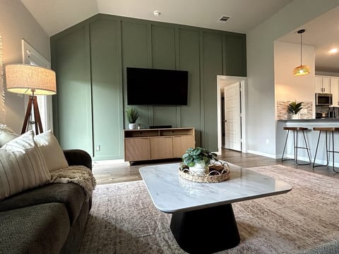 Chic, Spacious & Clean • Safe Gated Neighborhood image 4