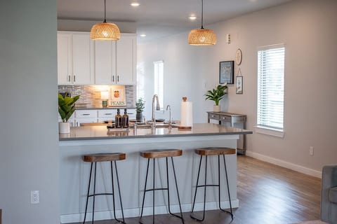 Chic, Spacious & Clean • Safe Gated Neighborhood image 3