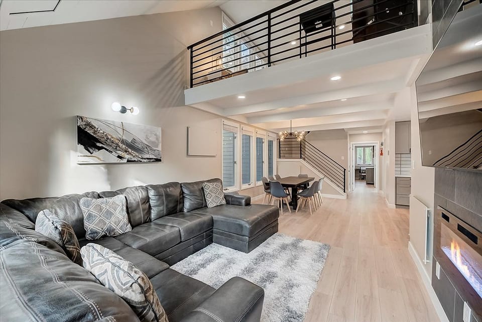 LIVING ROOM SEATING FOR 8 