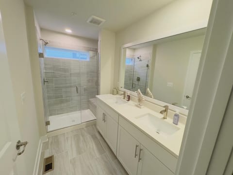$600 / 3br - 2555ft2 - Seaside Serenity Townhouse