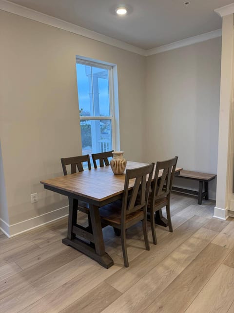 $600 / 3br - 2555ft2 - Seaside Serenity Townhouse