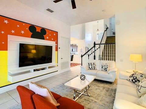 Windsor Hills Mickey Castle Villa, 2 mi to Disney!