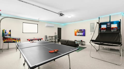 🎮Game room with Nintendo Switch, Pinball, air hockey, basketball and Ping-pong!