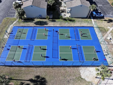 Beach Haven-Pets/11Pools/Pickleball/Walk to Beach!