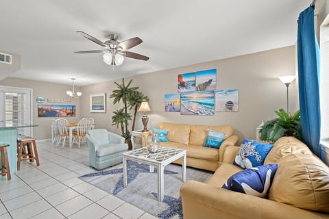 Beach Haven-Pets/11Pools/Pickleball/Walk to Beach!