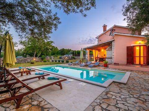 Villa mit privatem Pool und großem Garten