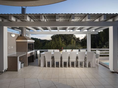 8-Schlafzimmer-Villa Bianca mit Pool, Sauna, Bil