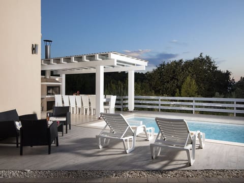 8-Schlafzimmer-Villa Bianca mit Pool, Sauna, Bil