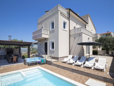 Villa Castagna in Premantura mit Pool und Sauna