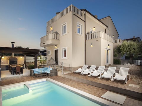 Villa Castagna in Premantura mit Pool und Sauna
