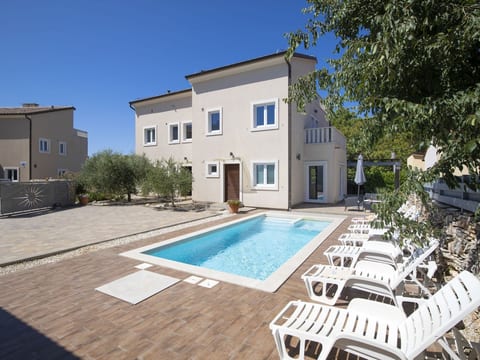 Villa Nocciola mit 6 Schlafzimmern in Meeresnähe