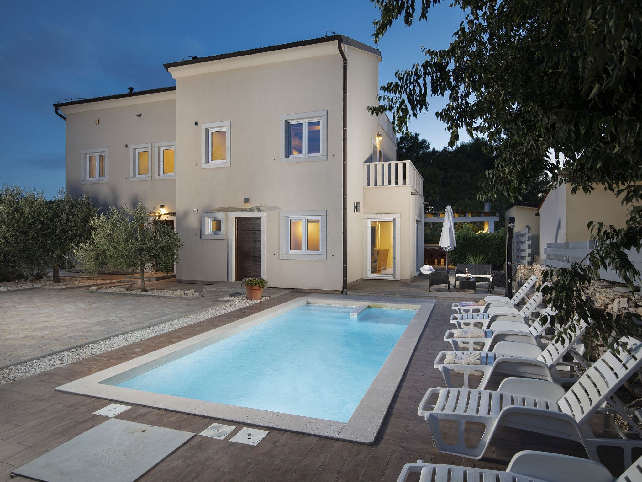 Villa Nocciola mit 6 Schlafzimmern in Meeresnähe