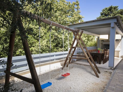 Villa Nocciola mit 6 Schlafzimmern in Meeresnähe