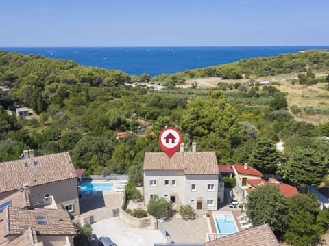 Villa Nocciola mit 6 Schlafzimmern in Meeresnähe