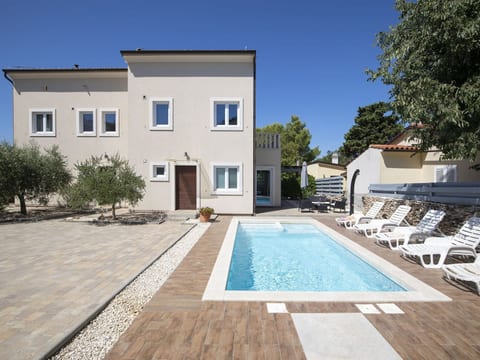 Villa Nocciola mit 6 Schlafzimmern in Meeresnähe