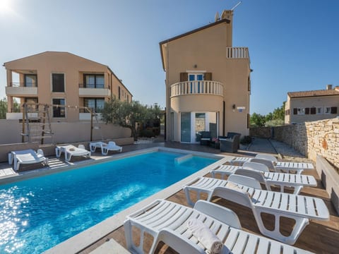Villa Chiara mit 6 Schlafzimmern in Meeresnähe