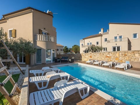 Villa Chiara mit 6 Schlafzimmern in Meeresnähe