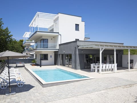 Villa Luna mit Pool, Sauna, Whirlpool, Tennispla