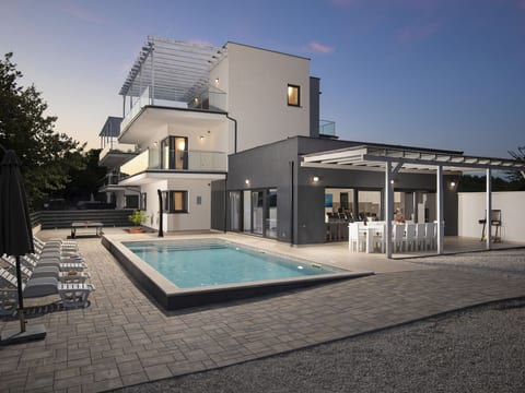 Villa Luna mit Pool, Sauna, Whirlpool, Tennispla