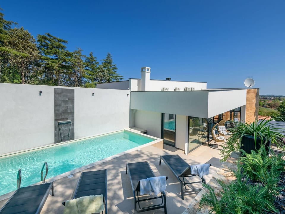 à Vintijan avec piscine privée - Banjole