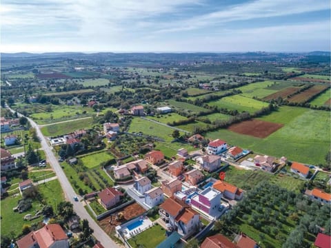 Ferienvilla mit Garten, Grill und Terrasse