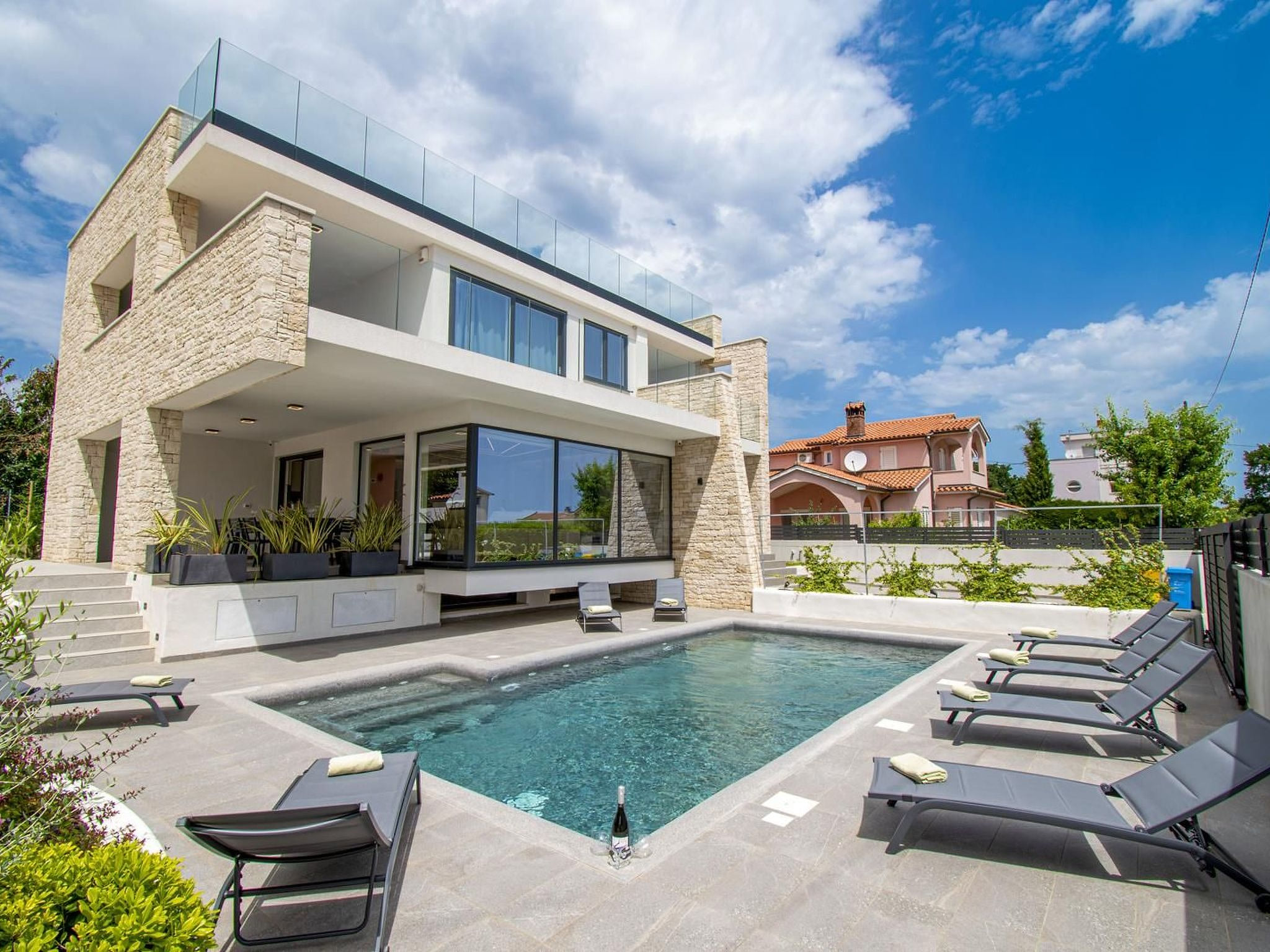 Schöne Villa im Dorf Ližnjan
