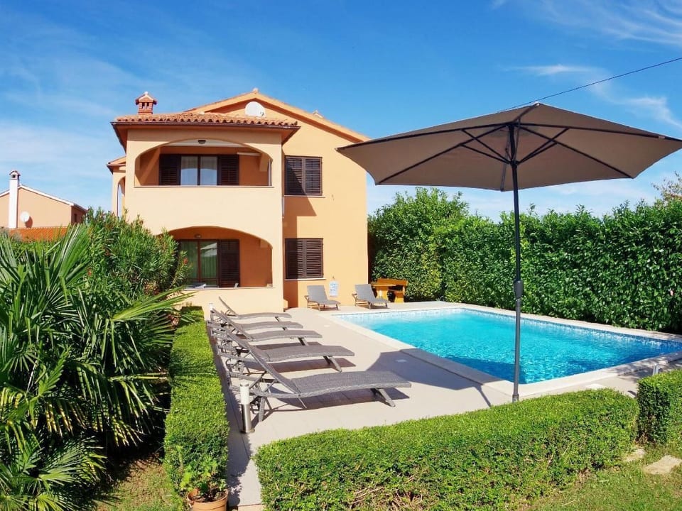 mit privatem Pool und Garten - Banjole