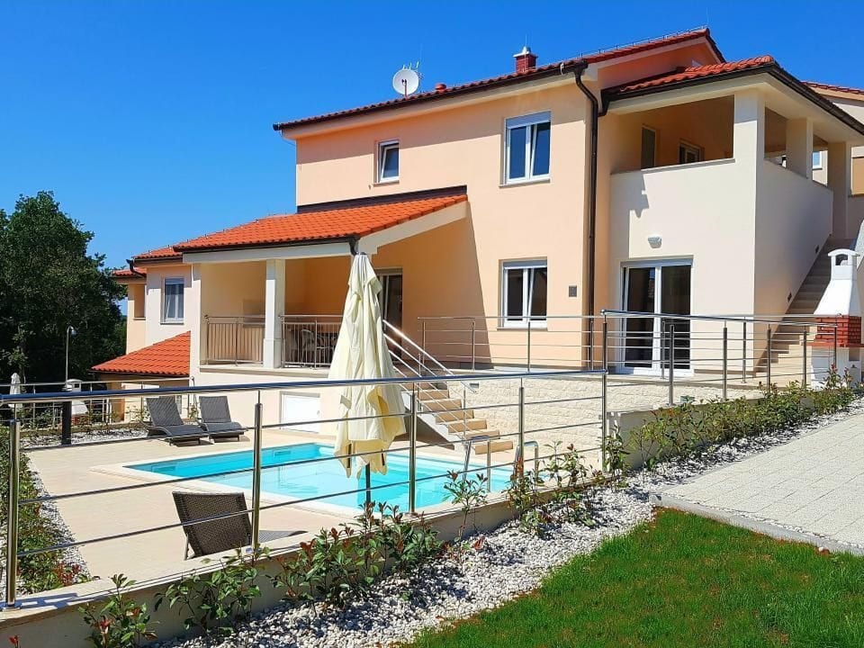 Villa Marisol avec jardin, barbecue et terrasse - Banjole