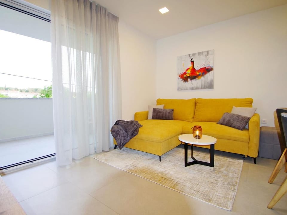 Cala mit Balkon - Pula
