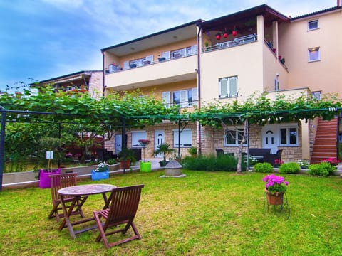 Gemütliche Wohnung mit Gartenblick