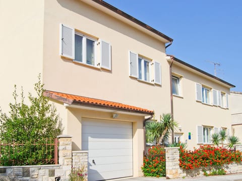 Gemütliche Wohnung mit Gartenblick