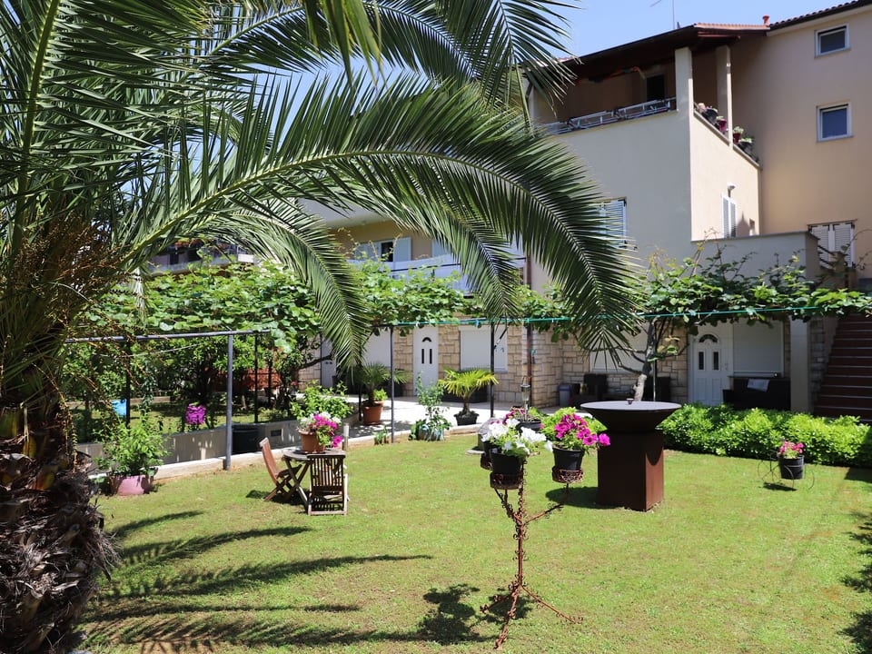 Gemütliche Wohnung mit Gartenblick - Pula