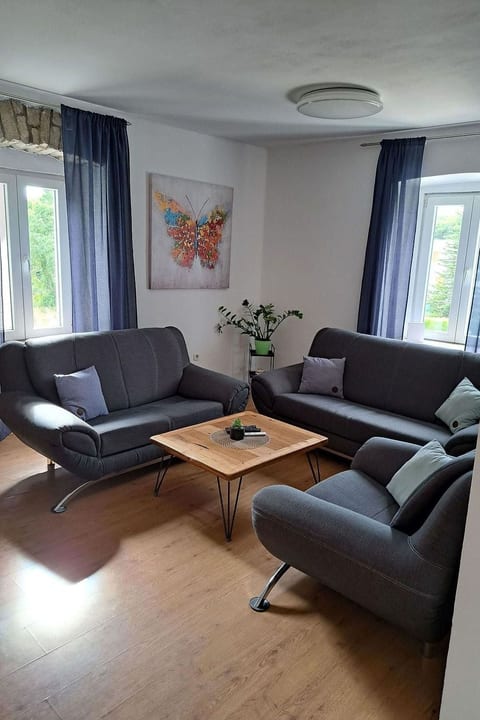 für 4 Personen  + 1 Kind ca. 95 m&sup2; in Pula, Istrien (Pula und Umgebung)