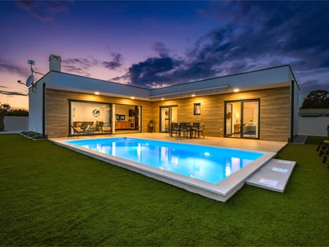 Villa Aura