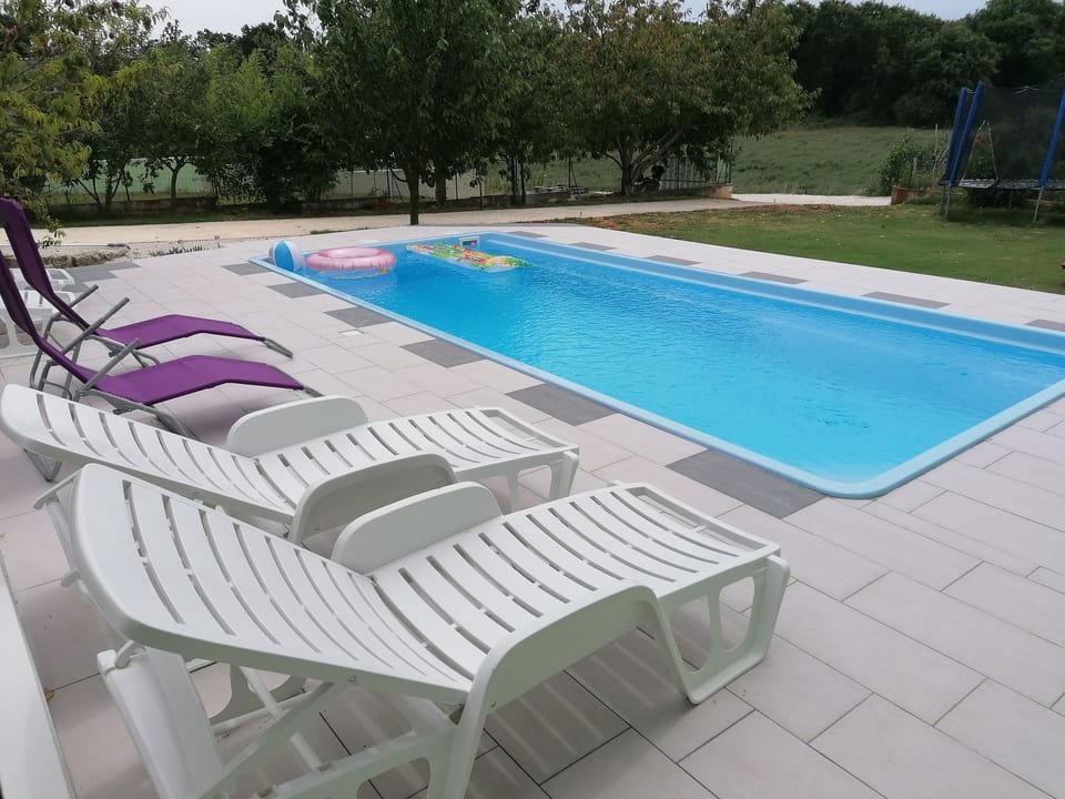 Planta baja con piscina - Pula