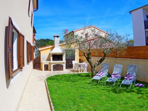 in Pula mit Grill, Garten und Terrasse