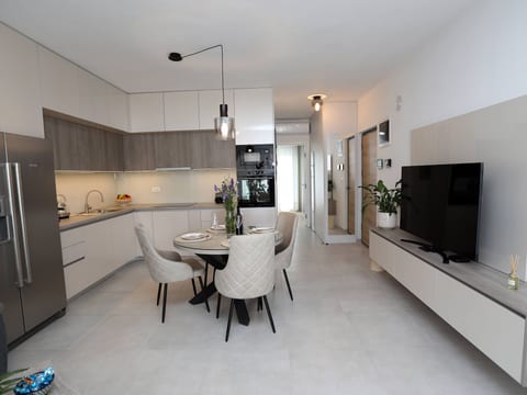 Luxus-Appartement mit Jacuzzi, Parkplatz und Garten