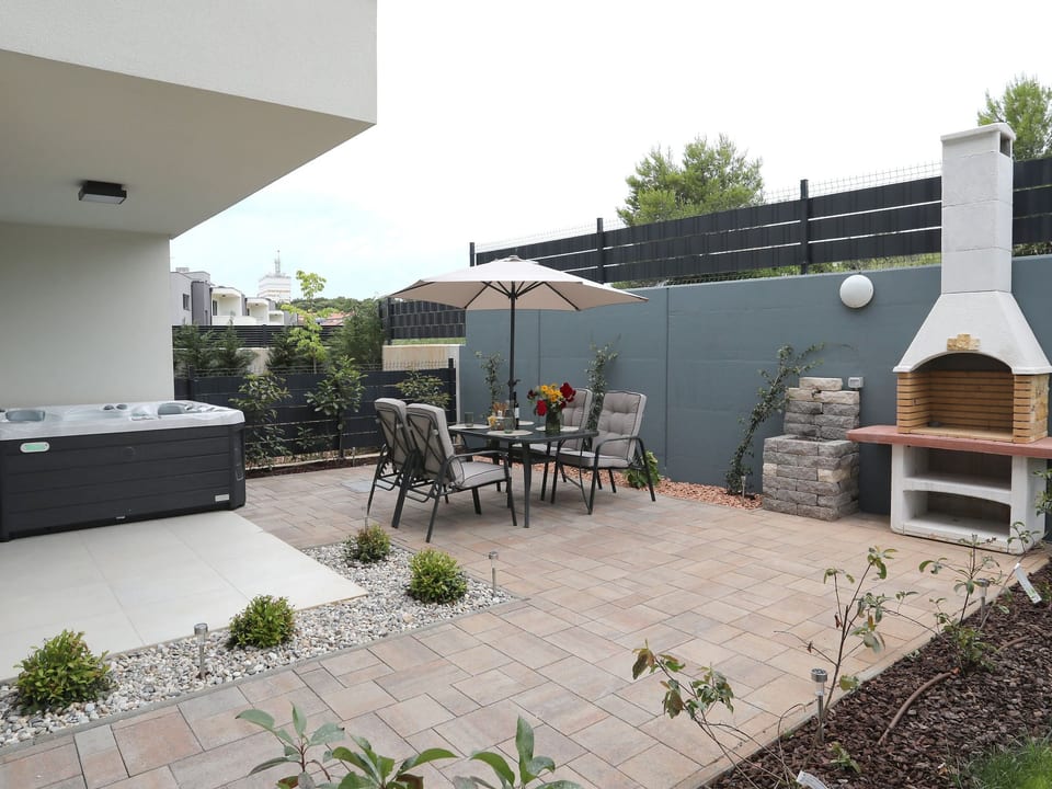 Luxus-Appartement mit Jacuzzi, Parkplatz und Garten - Pula