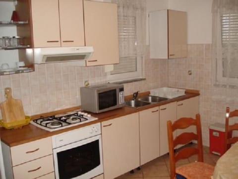 mit Balkon, für fünf Personen