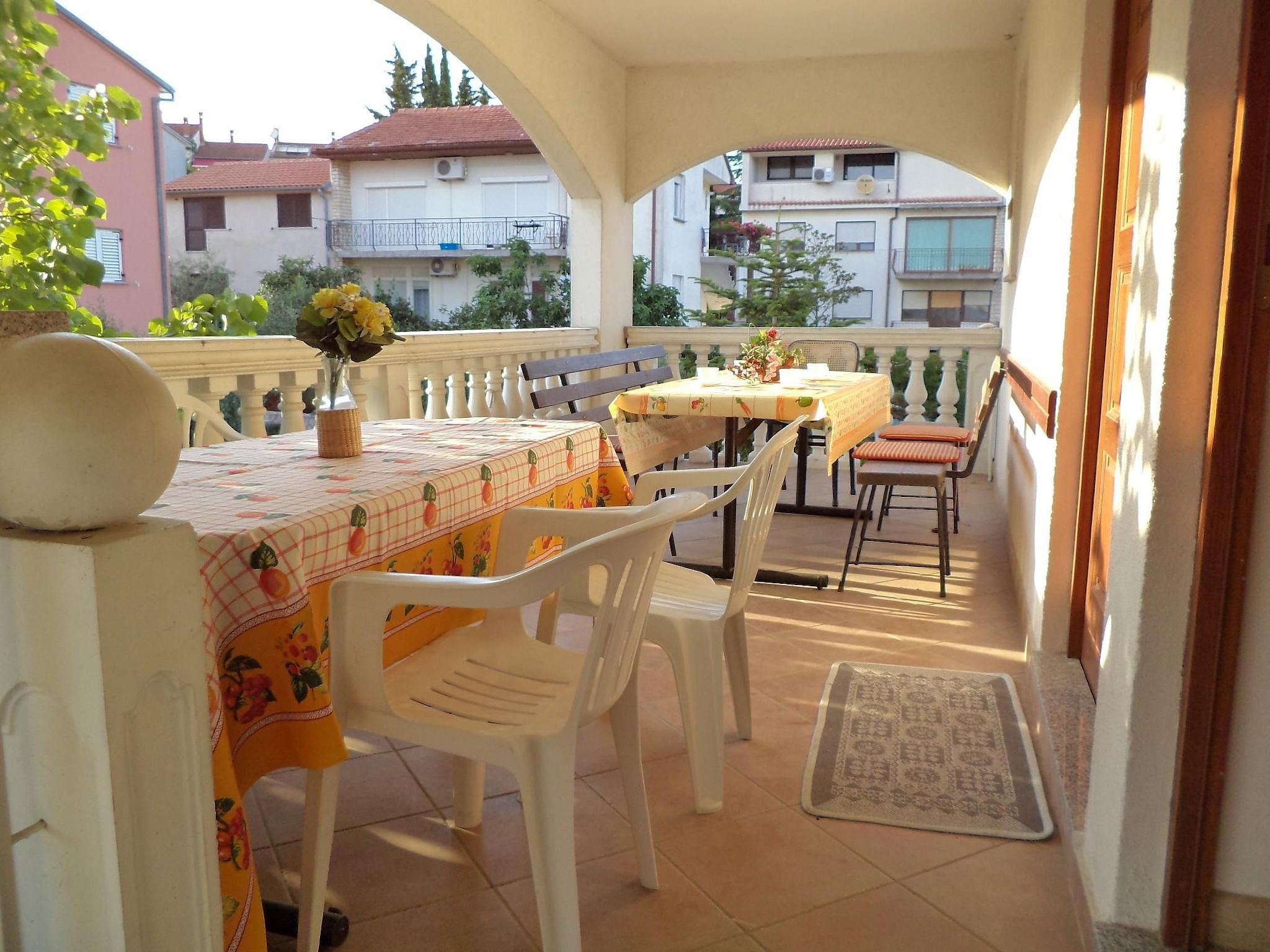 mit Balkon, für fünf Personen