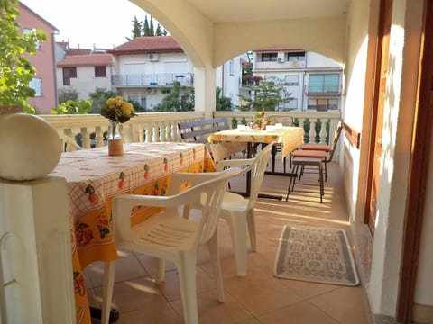mit Balkon, für fünf Personen