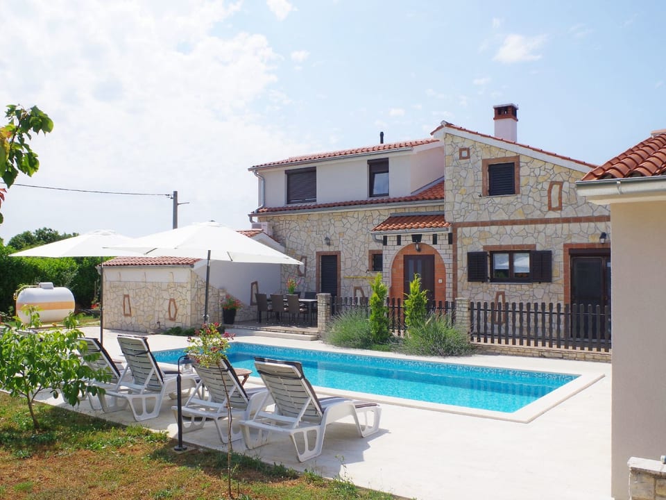 Geräumiges Ferienhaus mit 4 Schlafzimmern und privatem Pool - Vodnjan