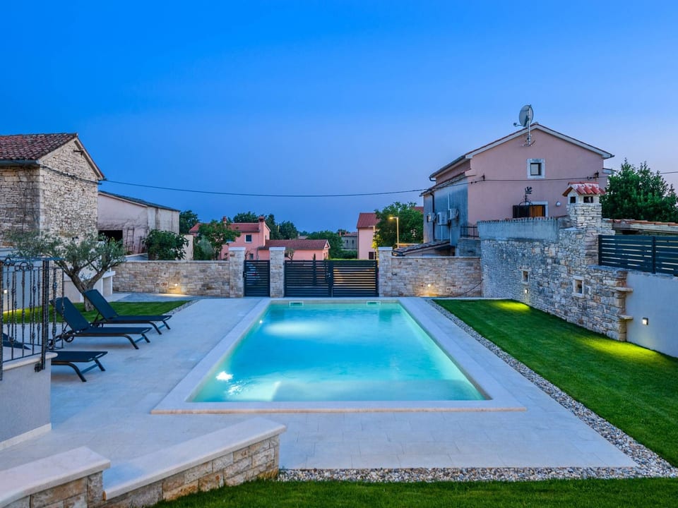 Villa Grande, climatisée et avec piscine à Jursici - Bokordići