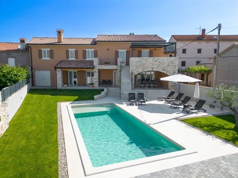 Villa Grande, klimatisiert und mit Pool in Jursici