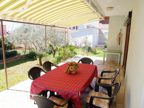 Geräumige Wohnung mit schöner Terrasse und Garten