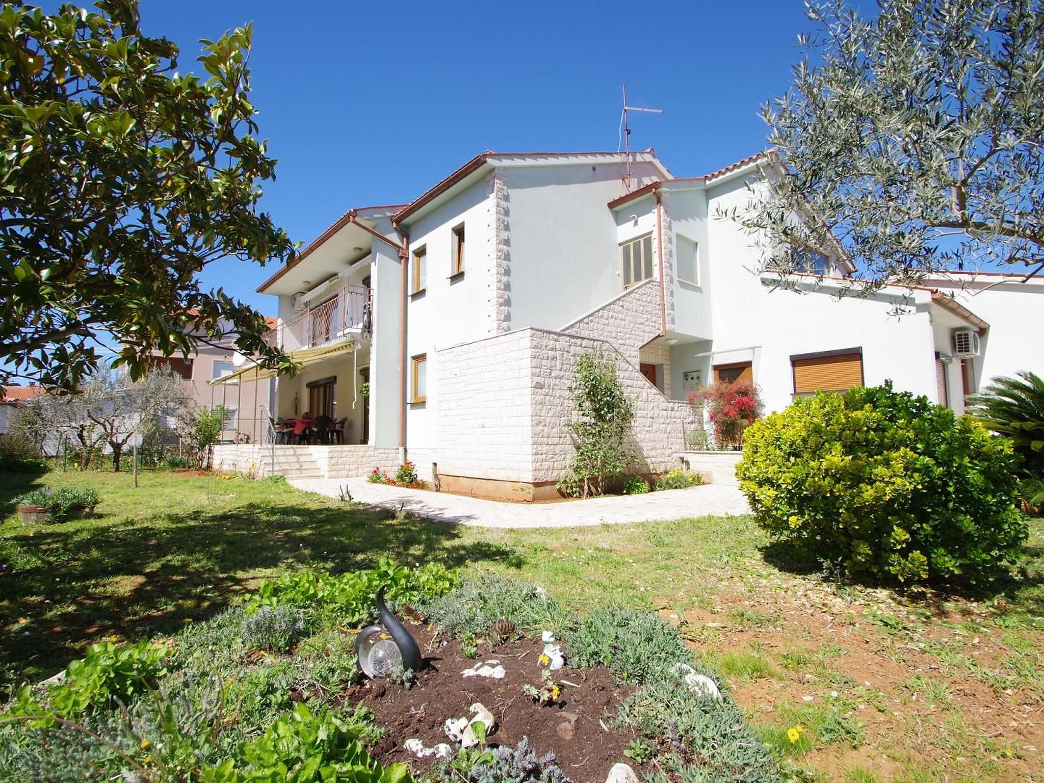Geräumige Wohnung mit schöner Terrasse und Garten