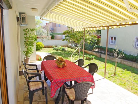 Geräumige Wohnung mit schöner Terrasse und Garten