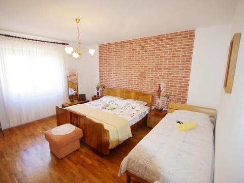 Geräumige Wohnung mit schöner Terrasse und Garten