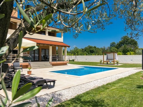Beeindruckende Luxusvilla mit beheiztem Privatpool