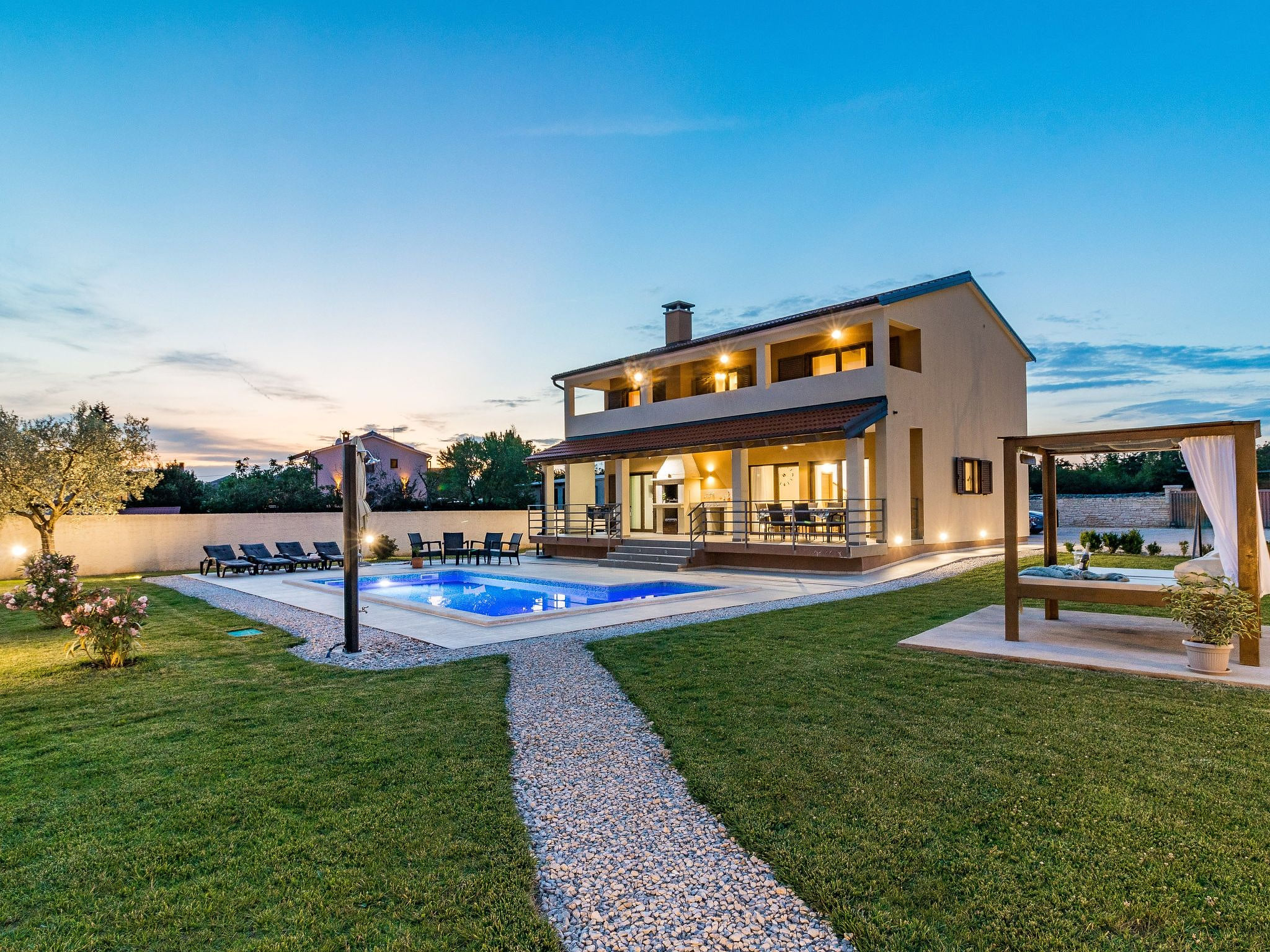 Beeindruckende Luxusvilla mit beheiztem Privatpool